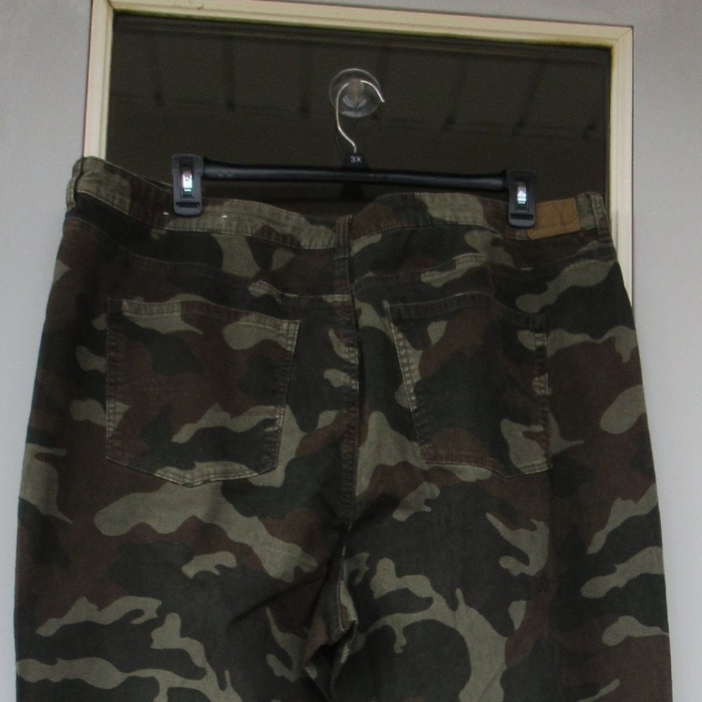 American Eagle MOM JEAN super stretch camo print plus size 24 - Picture 8 of 11